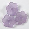 10 Stück Kunststoff Blüten klein, matt, hell violett, 4x12mm, Bohrung 2mm