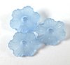10 Stück Kunststoff Blüten klein, matt, hell blau, 4x12mm, Bohrung 2mm