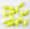 10g GEMDUO 2-hole Beads 8x5mm, mit 2 Löchern, Pearl Shine - Bright Lemon